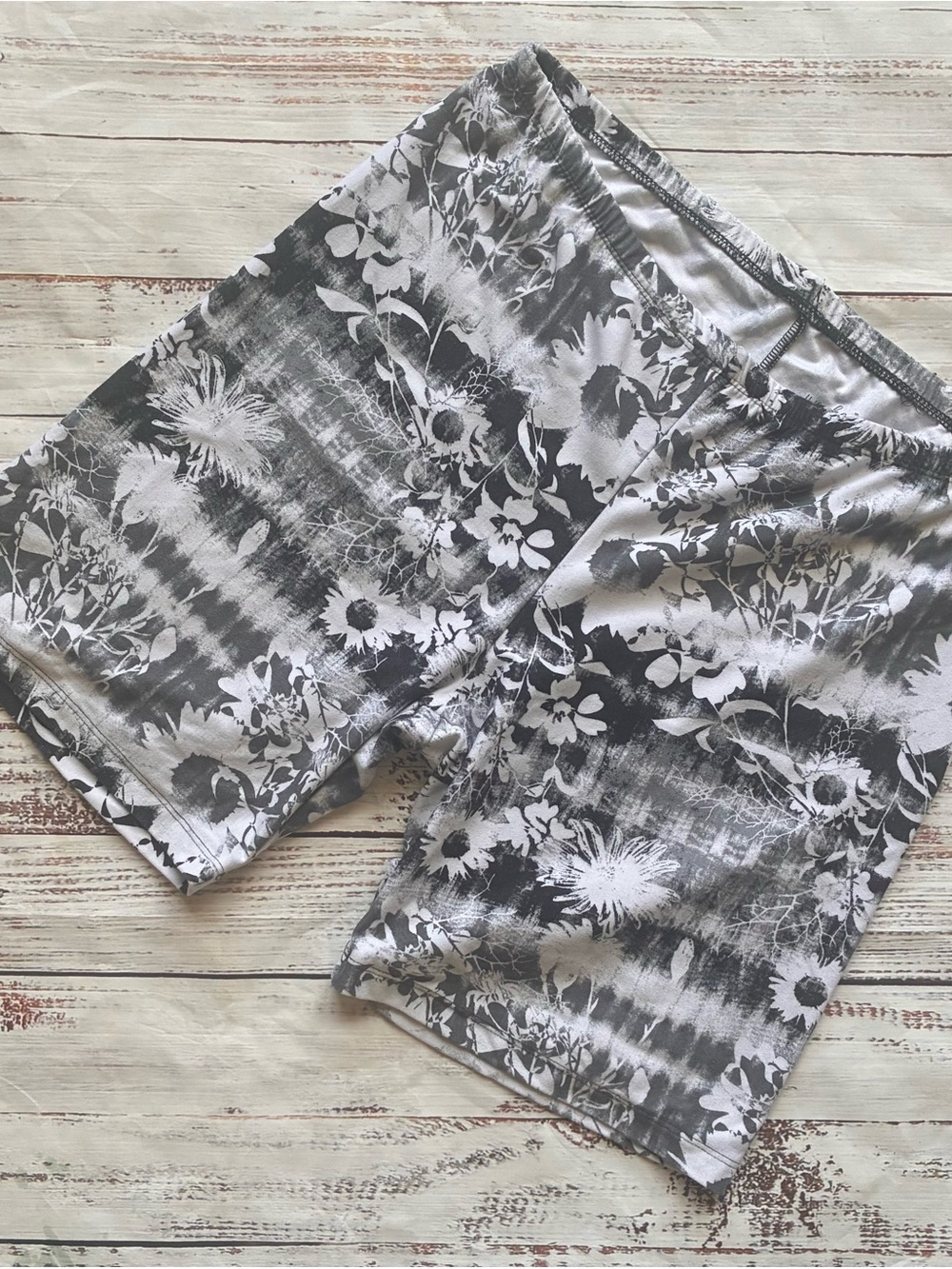 Just Be Floral Tie-Dye Black & White Bike Shorts Size Large
